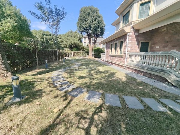 上海闵行马桥山水世纪山水世纪独栋别墅,精装四套房设计,加保姆间