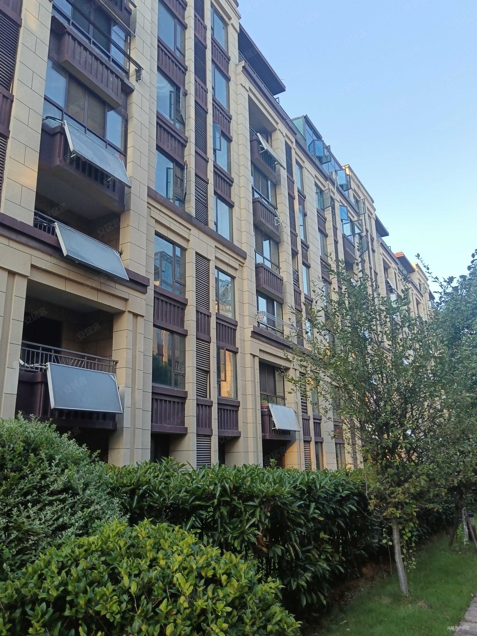 蓝光林肯公园4室2厅2卫113万12149平方米