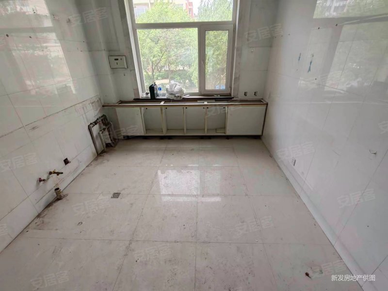 鸿城国际花园 产权清晰 集中供暖 南北通透 近地铁