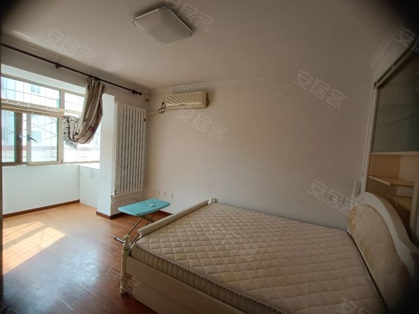 北京怀柔怀柔城区怀柔龙湖花园龙湖花园  一层精装  采光好 配套齐全