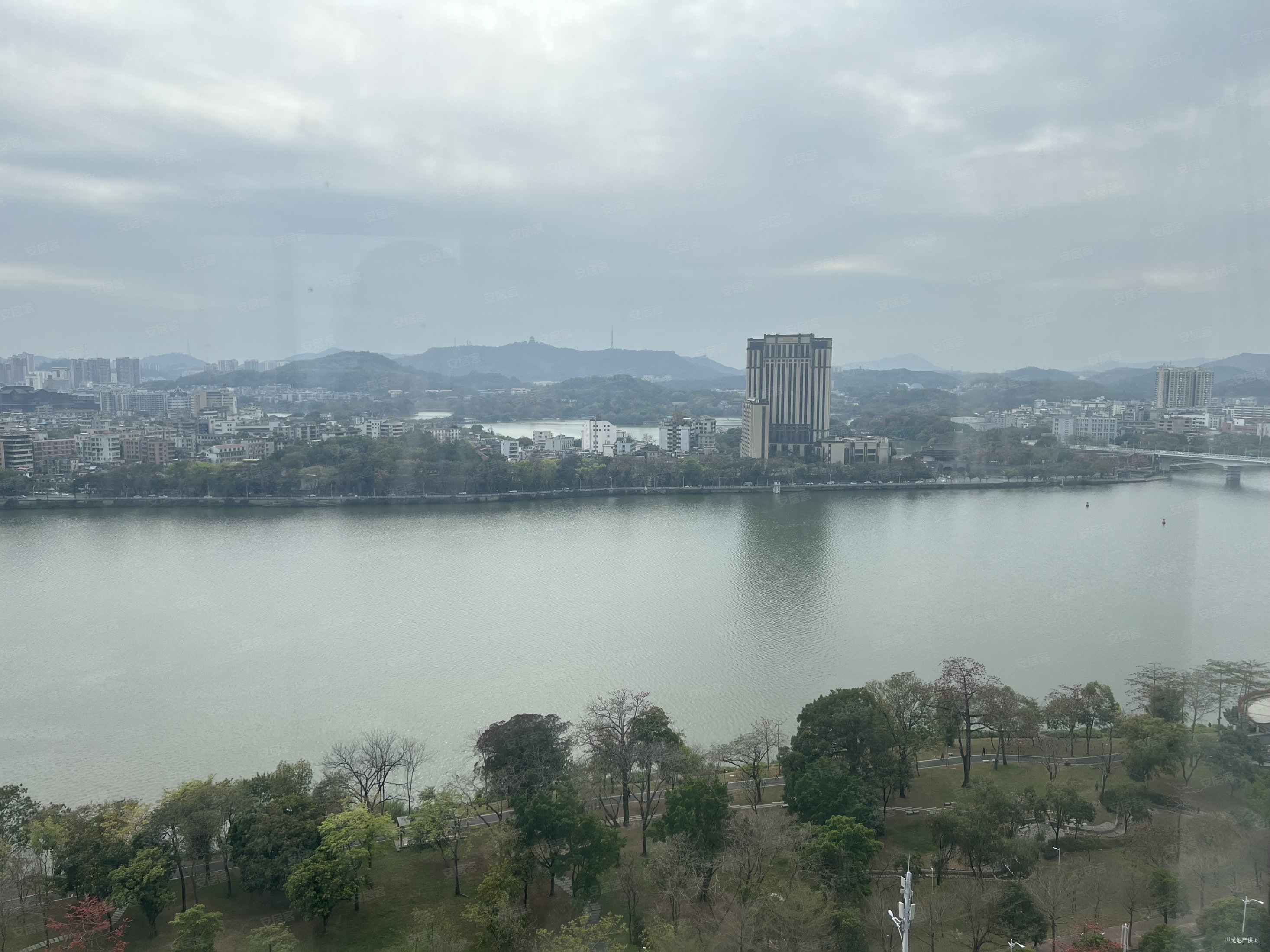 看江景看西湖中高层,城市花园二手房,980万,4室2厅,3卫,305平米-惠州
