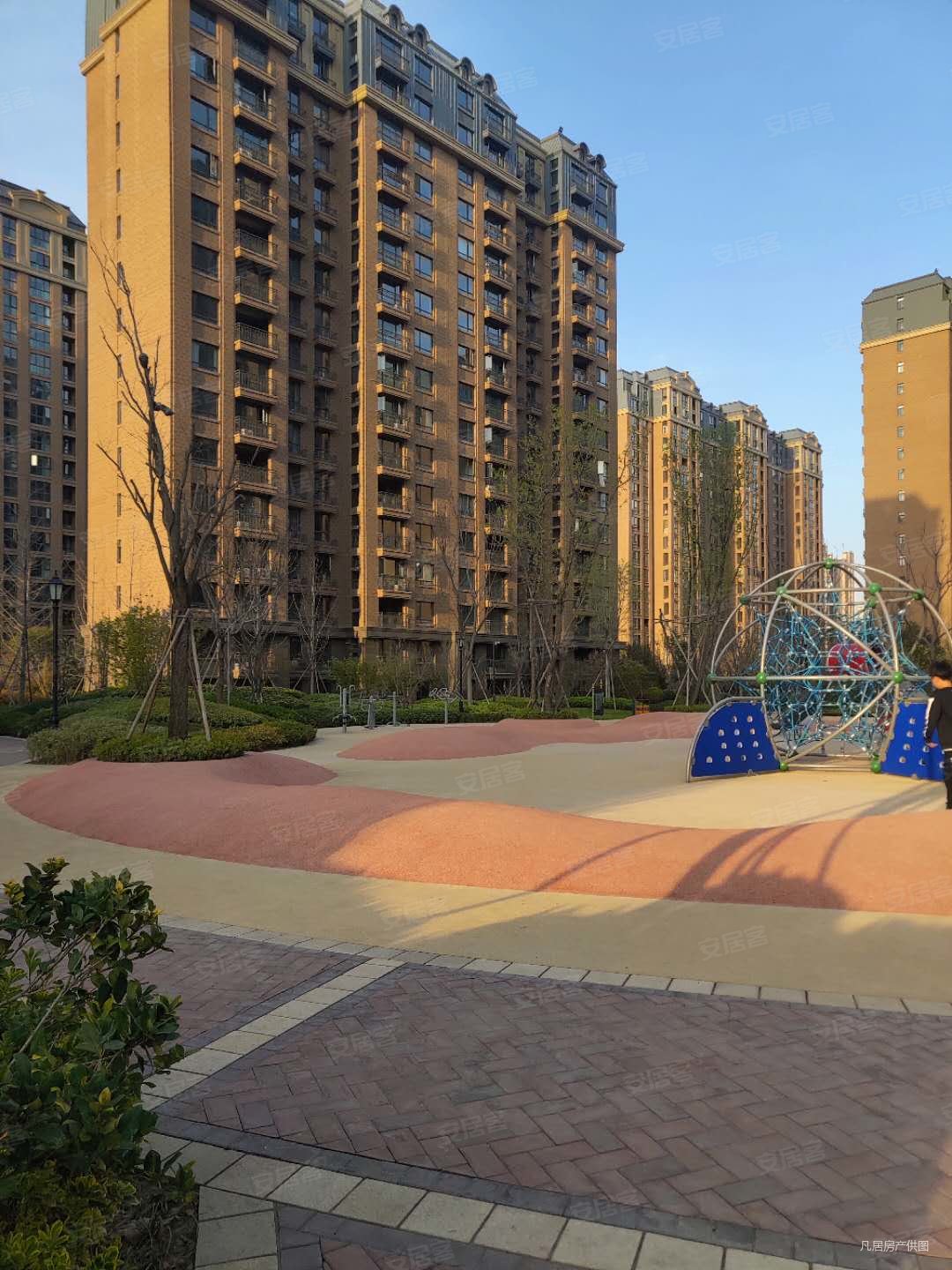 双车位4室2厅198平普罗旺世龙之梦东苑满二住房