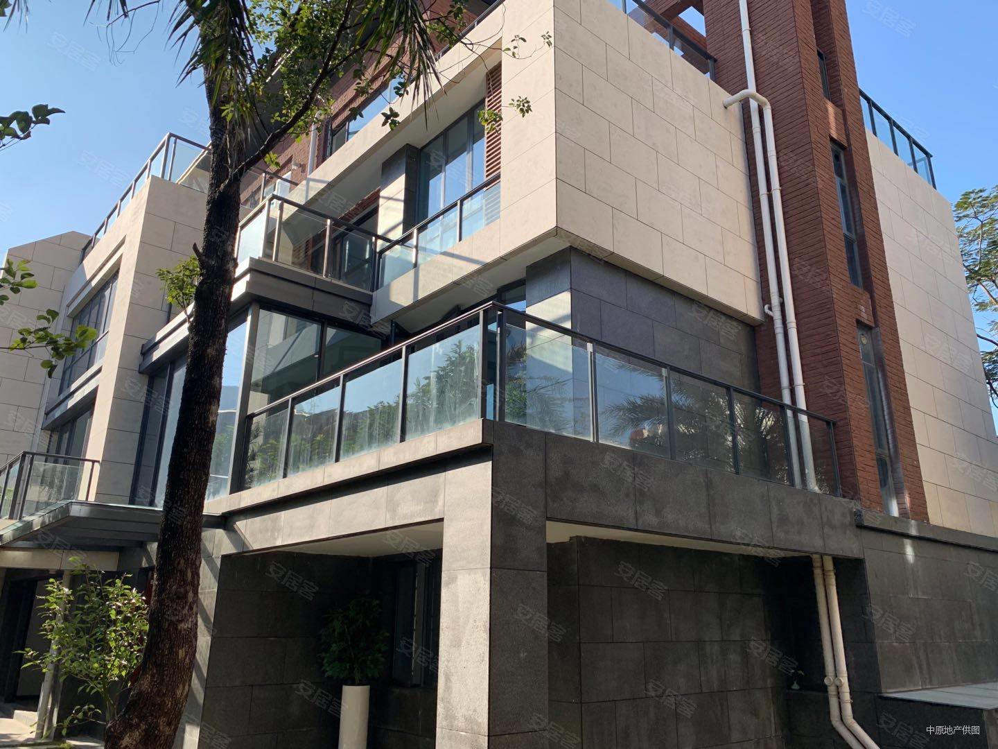 半山半海(别墅)6室2厅5卫366.3㎡南北1398万