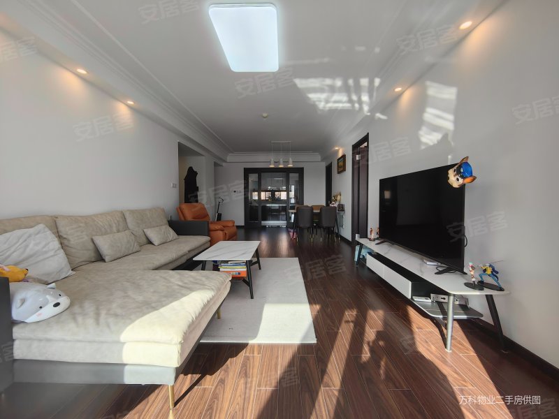 万科翡翠天誉三室两厅拎包入住出售