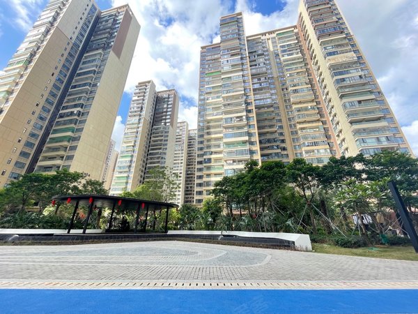 深圳宝安塘尾塘尾城市花园11号线地铁口,110平大三房配齐全出租,生活