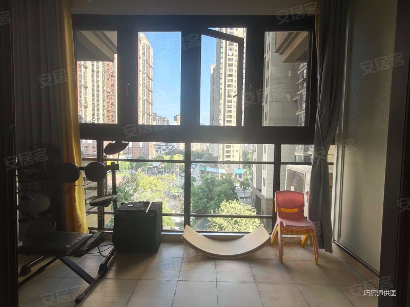 尚水花园 临地铁 商品房 停车方便 带电梯 双卫 房龄新