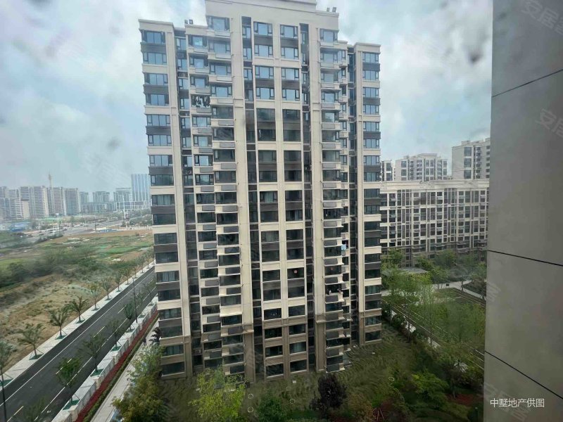 中间楼层 交通便利 精装可拎包入住 次新小区 南北通透,世茂云锦璞园