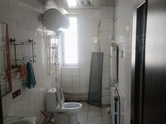 沂源河西沂源二中城西,四小后边2楼,带家具家电一年12000出租房源真实图片