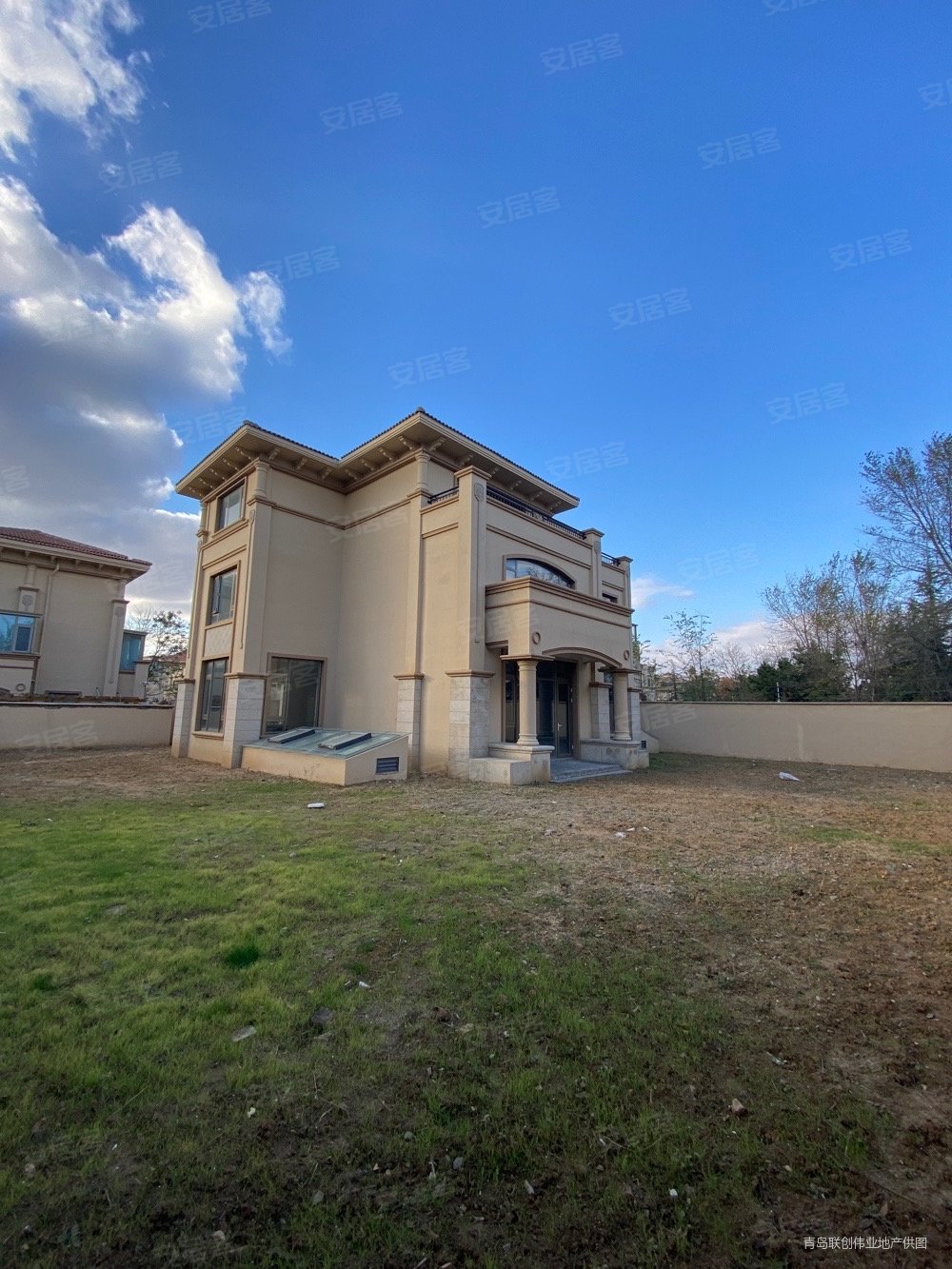 蓝谷地铁口600平院子独栋别墅 70年产权 送300平负一