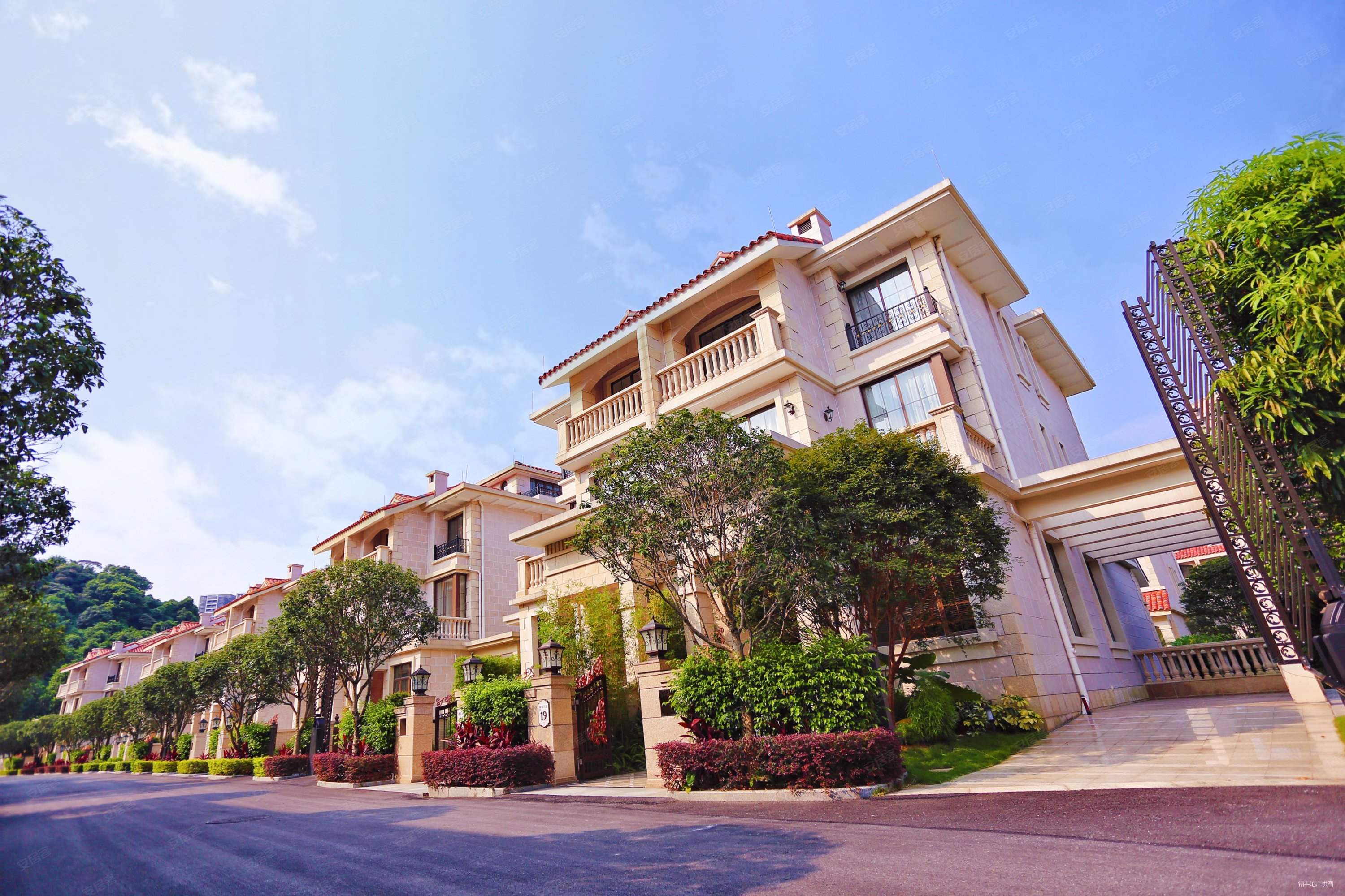 南沙湾纯双拼别墅区独门独院背山面海