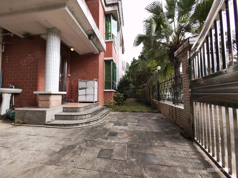 帝豪花园(别墅)单边位南向采光好 地上三层楼 三房三卫