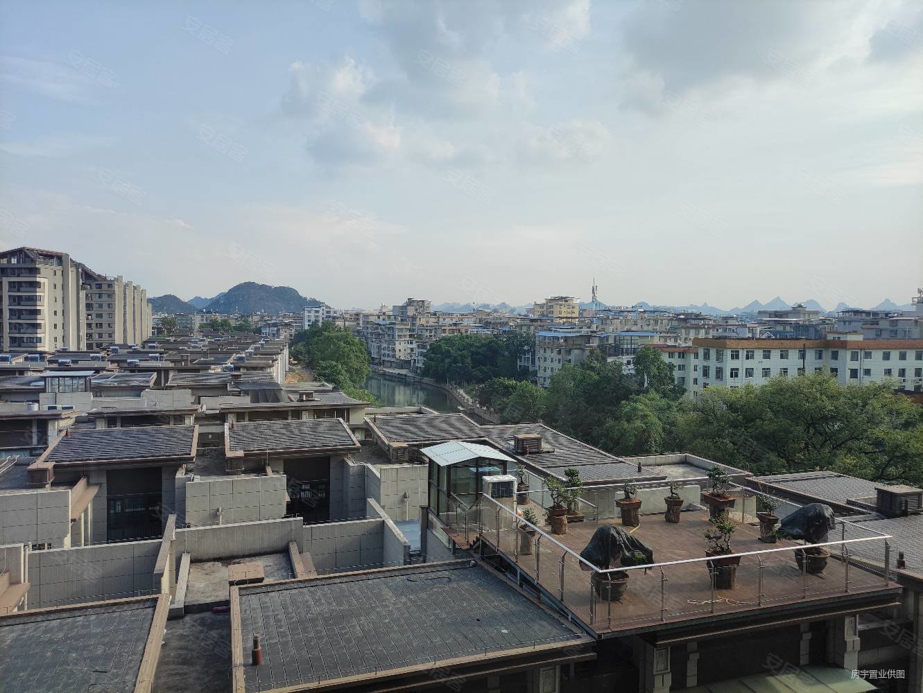 兴进漓江郡府丹桂府4室2厅2卫150㎡南北190万