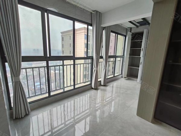 荆门东宝长宁大道华铭广场银泰城对面,象山云邸,90平电梯精装三房