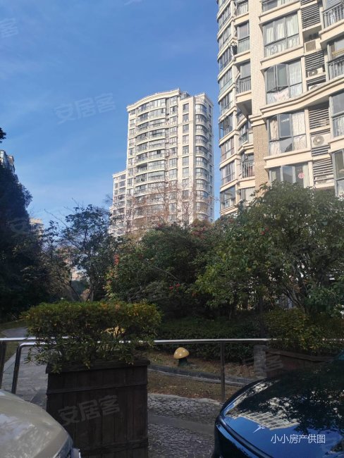 雅戈尔西湖花园4室2厅2卫141㎡南北273万