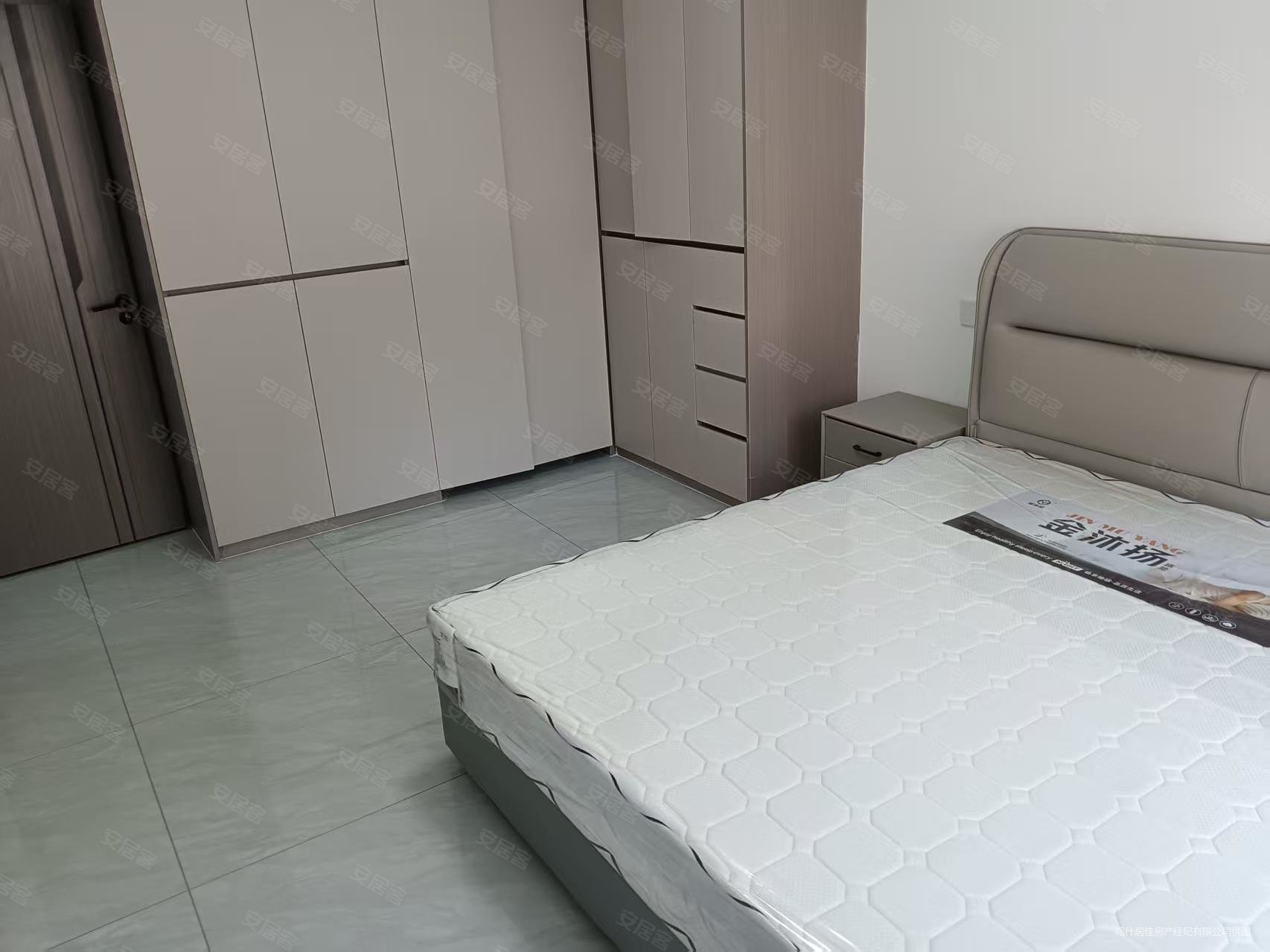 中佑熙悦城3室2厅2卫114㎡南北60万