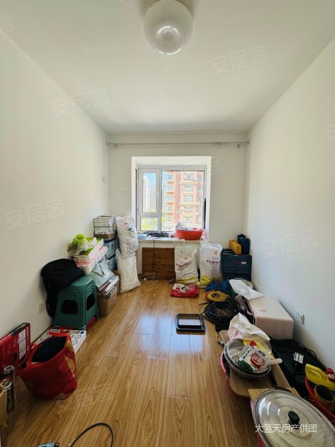 金海国际花园 商品房 南北通透 刚需小三居 集中供暖 电梯房