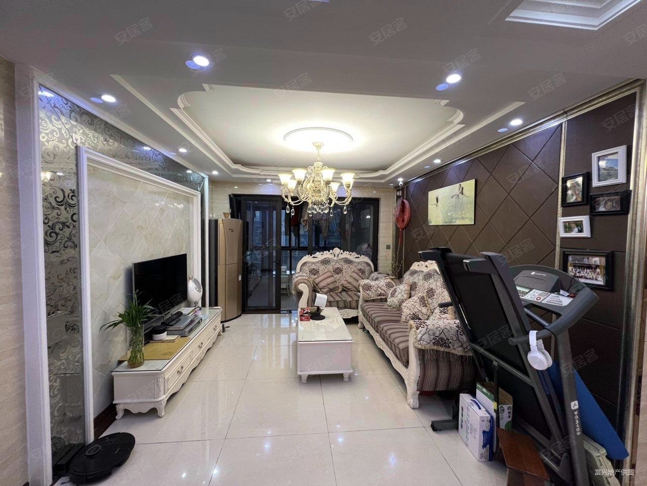 双卫格局 交通便捷 精装修 南北通透 临地铁 购物方便,合景领峰二手房