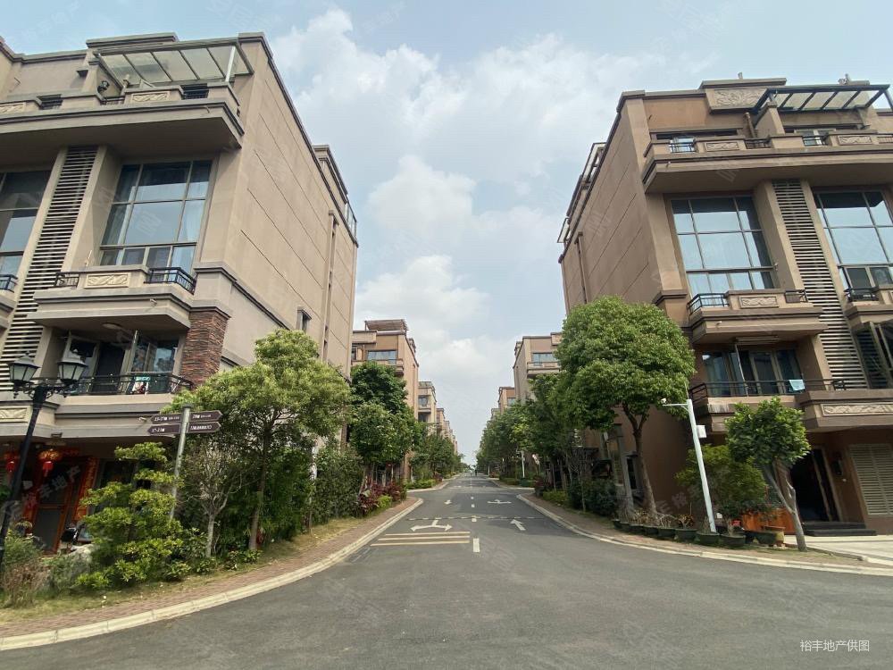 海逸豪庭尚都(3期)4室2厅2卫118㎡南北431万