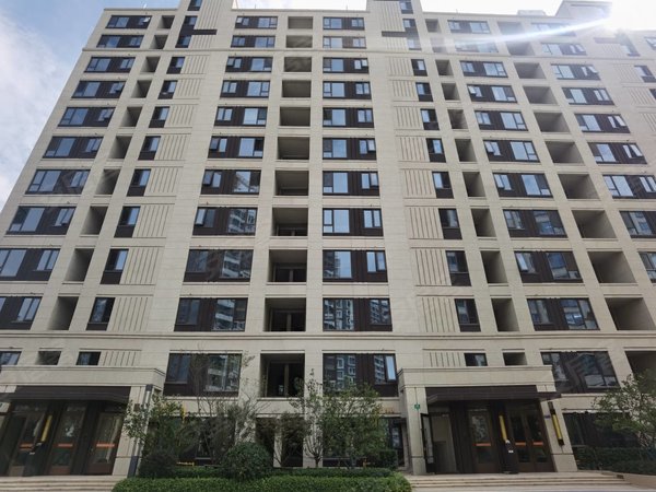 上海浦东临港新城大名城映晖中央空调,飞机户型,高层采光好,家具家电