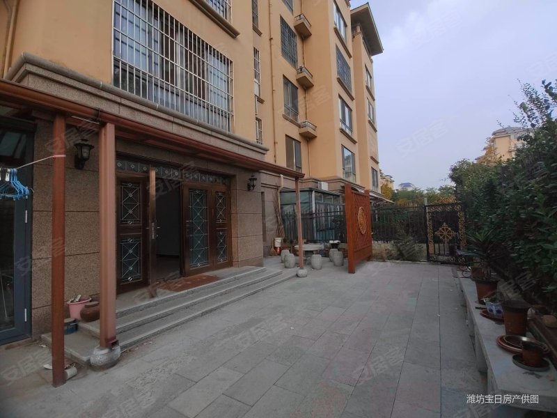 一楼带大院子,世纪星城3室127平,精装,带车位储109万