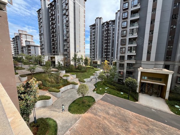 昆明五华高新区实地昆明花鹤翎普吉路 标准四室 免停车费 免水费 可空