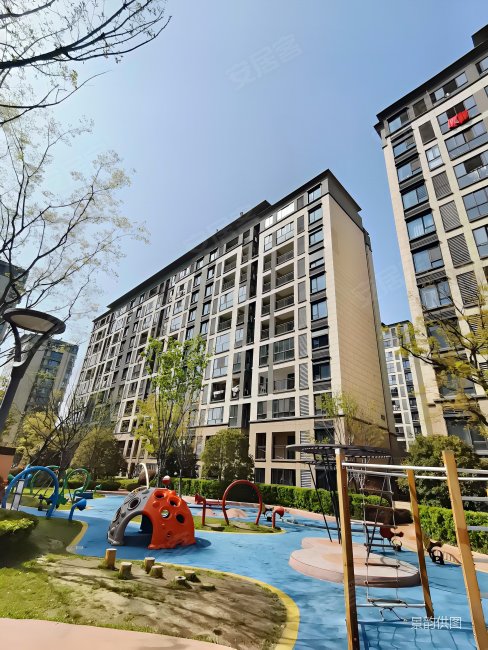 金辉悠步临湖 正规商品房 带电梯 商业配套成熟 双卫格局