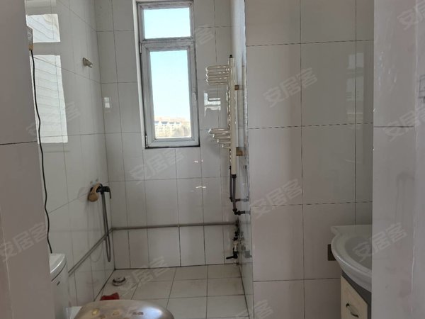 莱芜莱城莱城城区滨河花苑1100元六区滨河花苑精装三室拎包入住出租