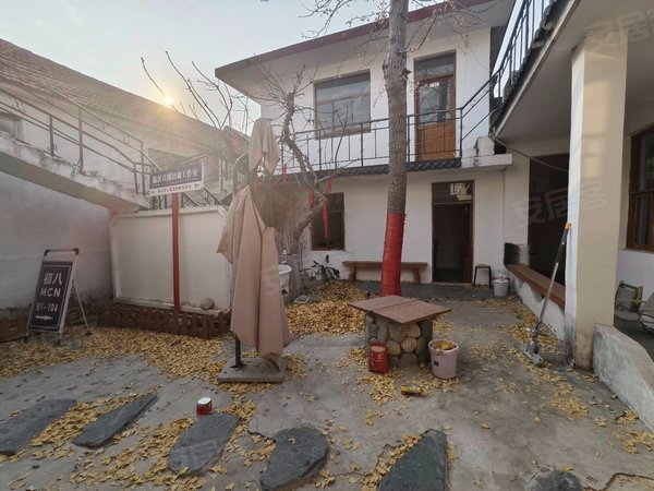 临沂兰山通达路三合屯小区真实图片 市区网红四合院 上下两层 门口可停车适合各类工作室出租房源真实图片