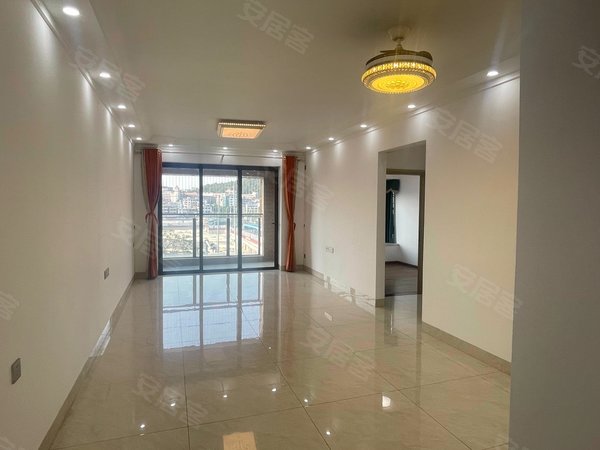 深圳宝安福永怀德峰景12号地铁口,怀德峰景北园87平大两房,小区车位