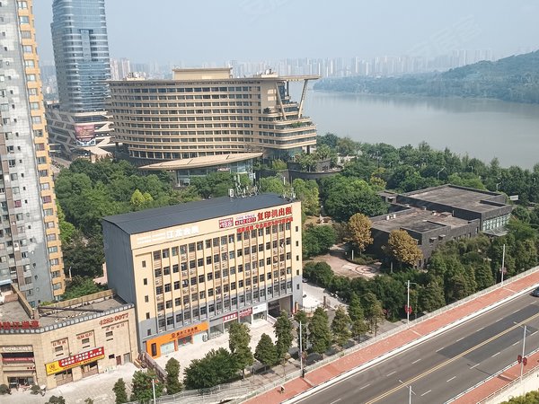 重庆合川合川区城南金九南滨花园房源采光好  小区环境不错  住家安静