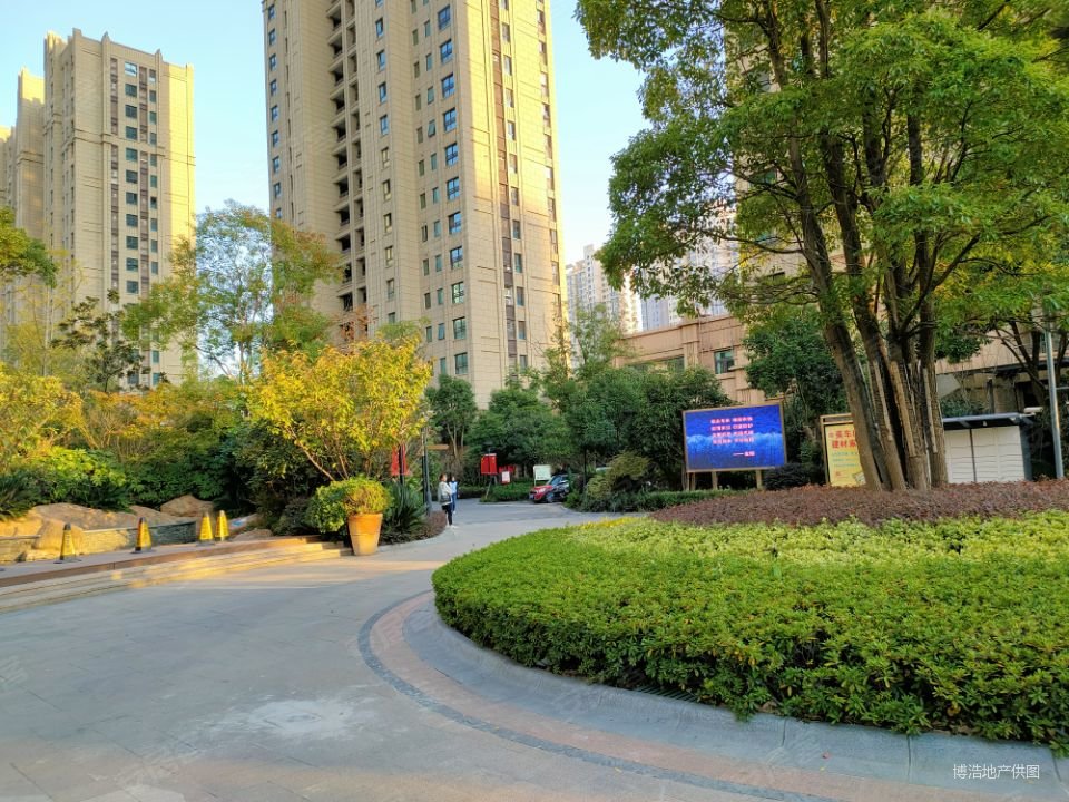 近地铁11站电梯大3房2卫价格好谈南北通透满5 少岁精装,大名城名郡