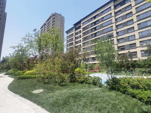 青岛即墨二十八中保利堂颂精装未住套四(华山路二中)九层电梯洋房 带