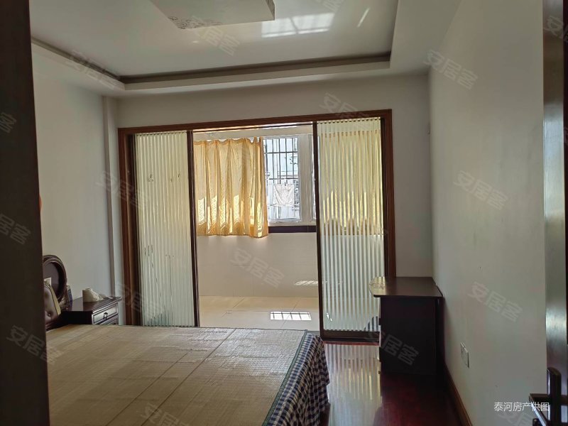 锦港佳园3室2厅一卫精装修中间楼层采光好随时看房