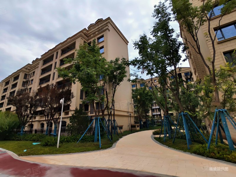 山水美树6室4厅3卫305㎡南北510万