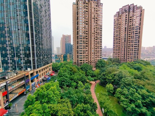 重庆渝北照母山约克郡汀兰近商圈,品质物业,香港置地开发商,近轻轨.