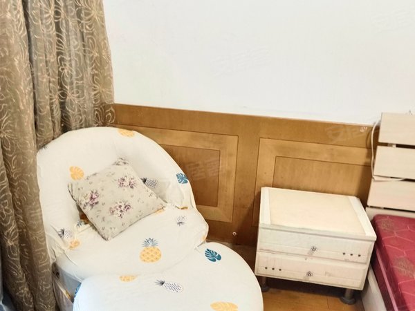 张家港杨舍杨舍中心通运新村(1-49幢)Q通运新村5楼朝南单室套8千4设施齐全阳光充足独立厨卫有钥匙出租房源真实图片