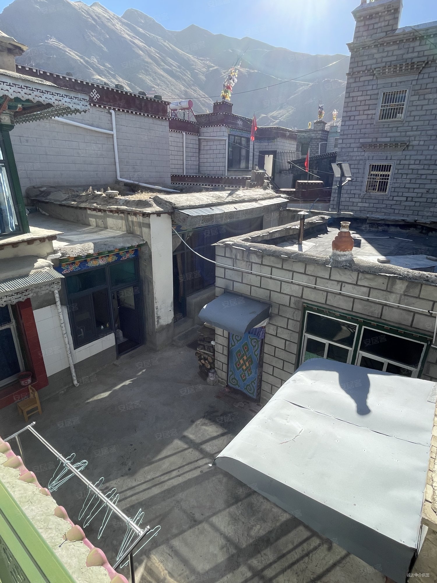 泽当社区4室1厅2卫260㎡南北135万