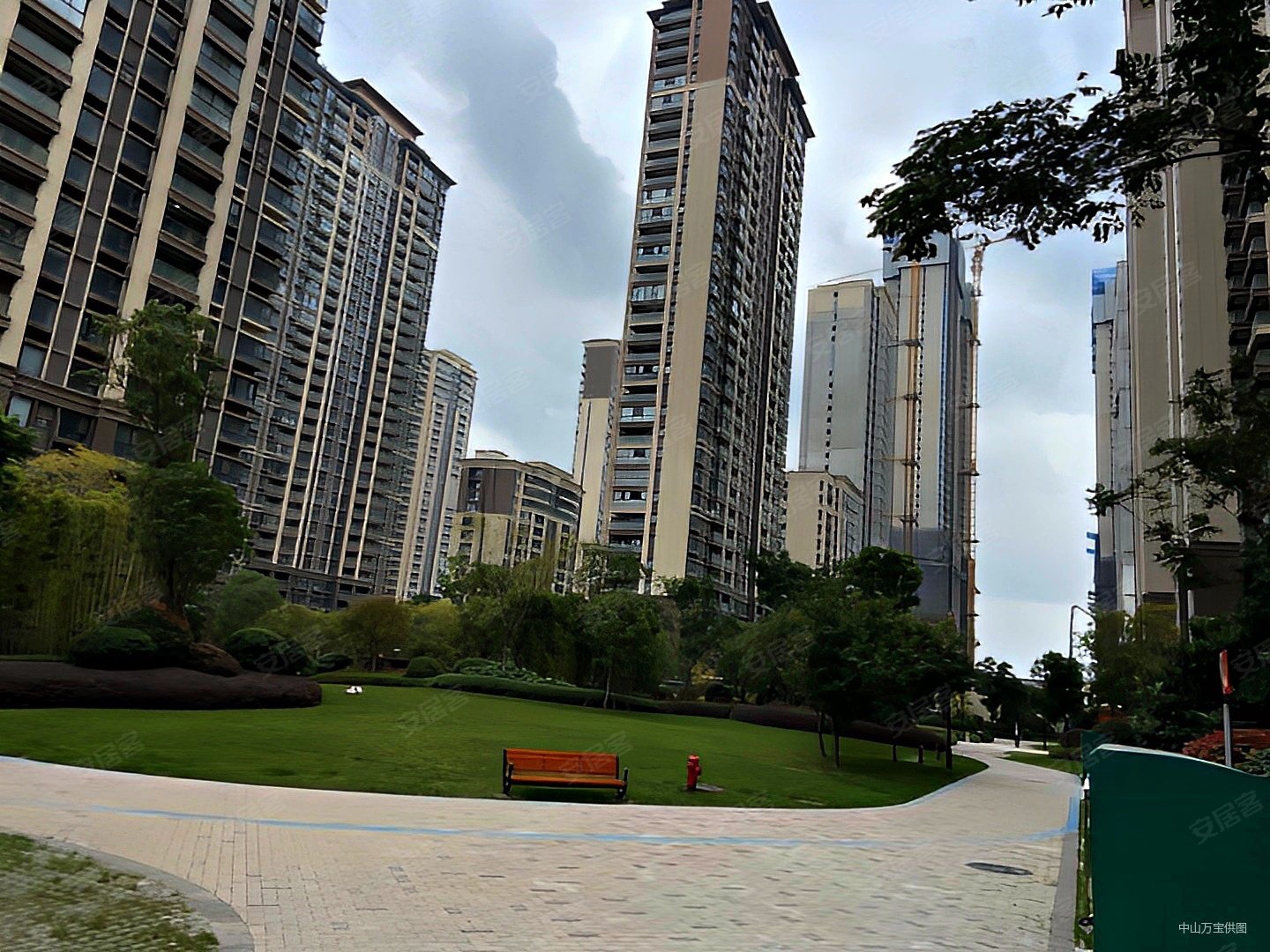 融创荣域(溪岸景园二区50-63)3室2厅2卫138.04㎡南北150万