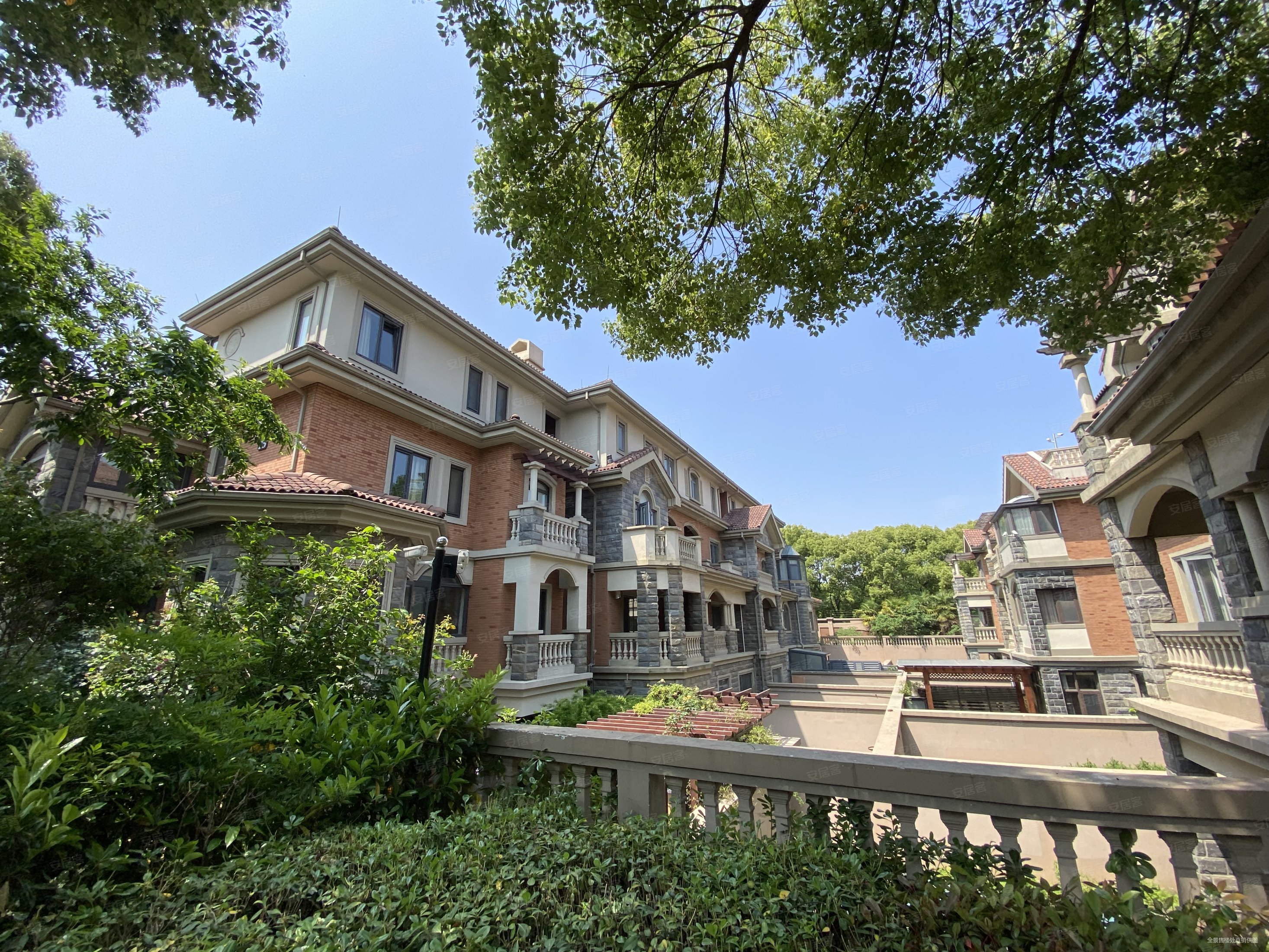 新北环球港旁纯别墅美林湖带大院子售楼处直销