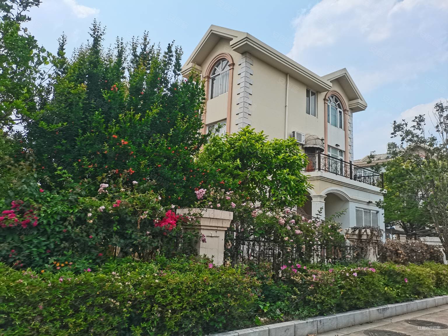 黄金海岸别墅5室2厅3卫297㎡南北1700万