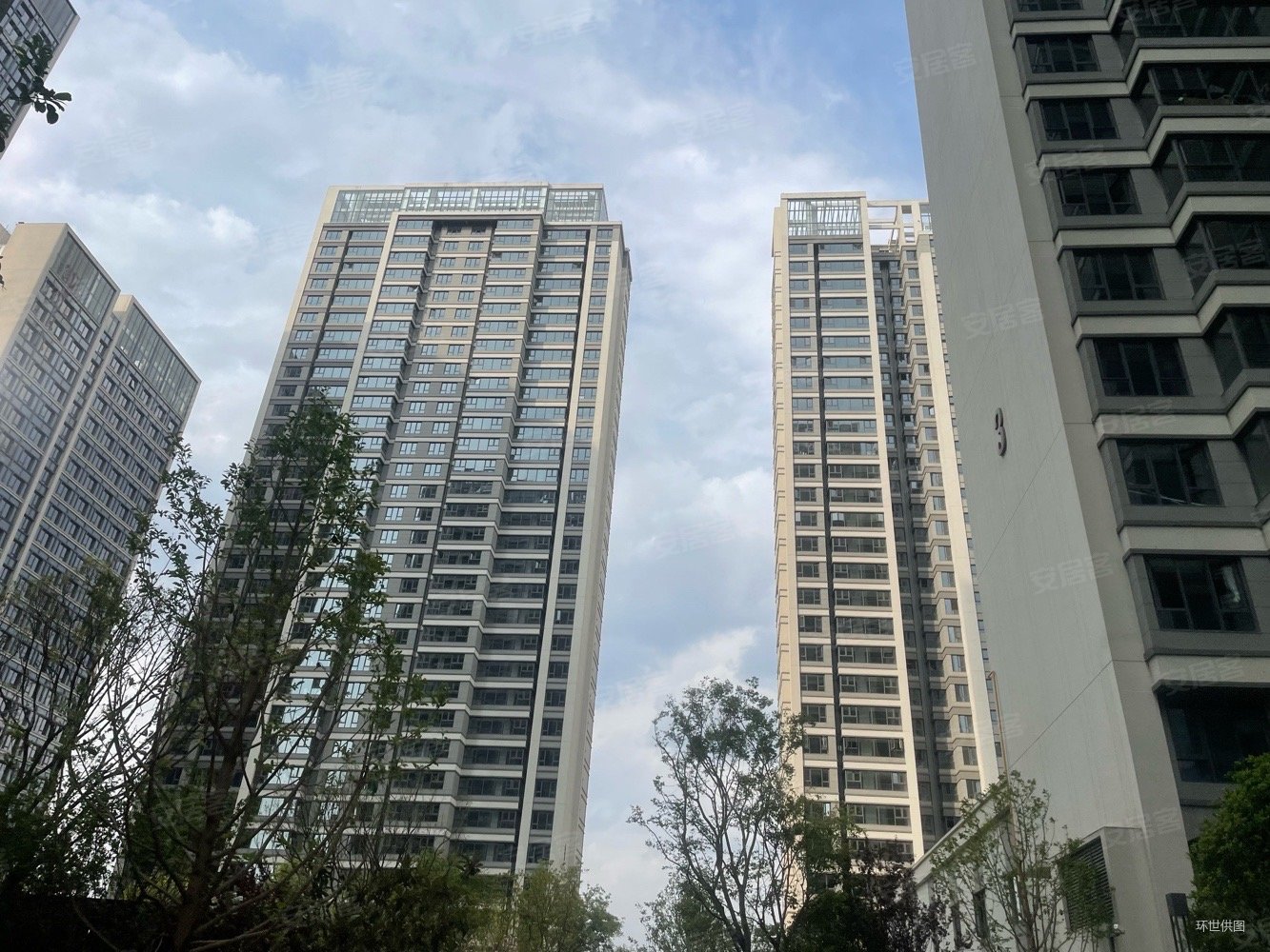 中海寰宇天下(商住楼)3室2厅2卫70㎡南北47万
