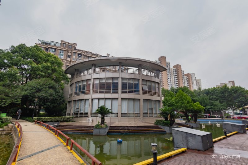 业主出国急售,高区全天采光无遮挡,河景房随时看,紧邻地铁,当代清水园