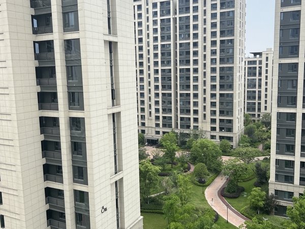 杭州临安临安城区临安宝龙广场(公寓住宅)龙沁城精装三房,边套看房