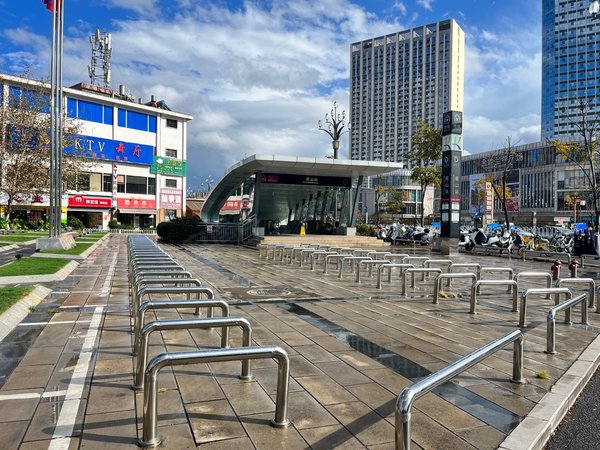 昆明西山马街西府景苑1766现1600即租了,岷山地铁口,家具家电齐全