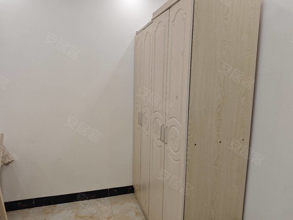 桂林七星三里店国贸益华城急租 三里店益华城 一房两厅 家电齐全民用水电 电梯高楼层出租房源真实图片