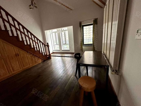 包头稀土高新区黄河大街三江尊园(别墅)租别墅找小郭 三江尊园别墅 精装修 带大院 看房方便提前联系出租房源真实图片