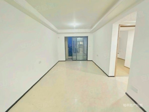 品秀星图~中楼层电梯房~停车充足~双卫~小区绿化高~密度低