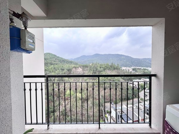 珠海横琴湾仔华发峰景华发峰景 3室2厅2卫  电梯房 精装修153平米出租