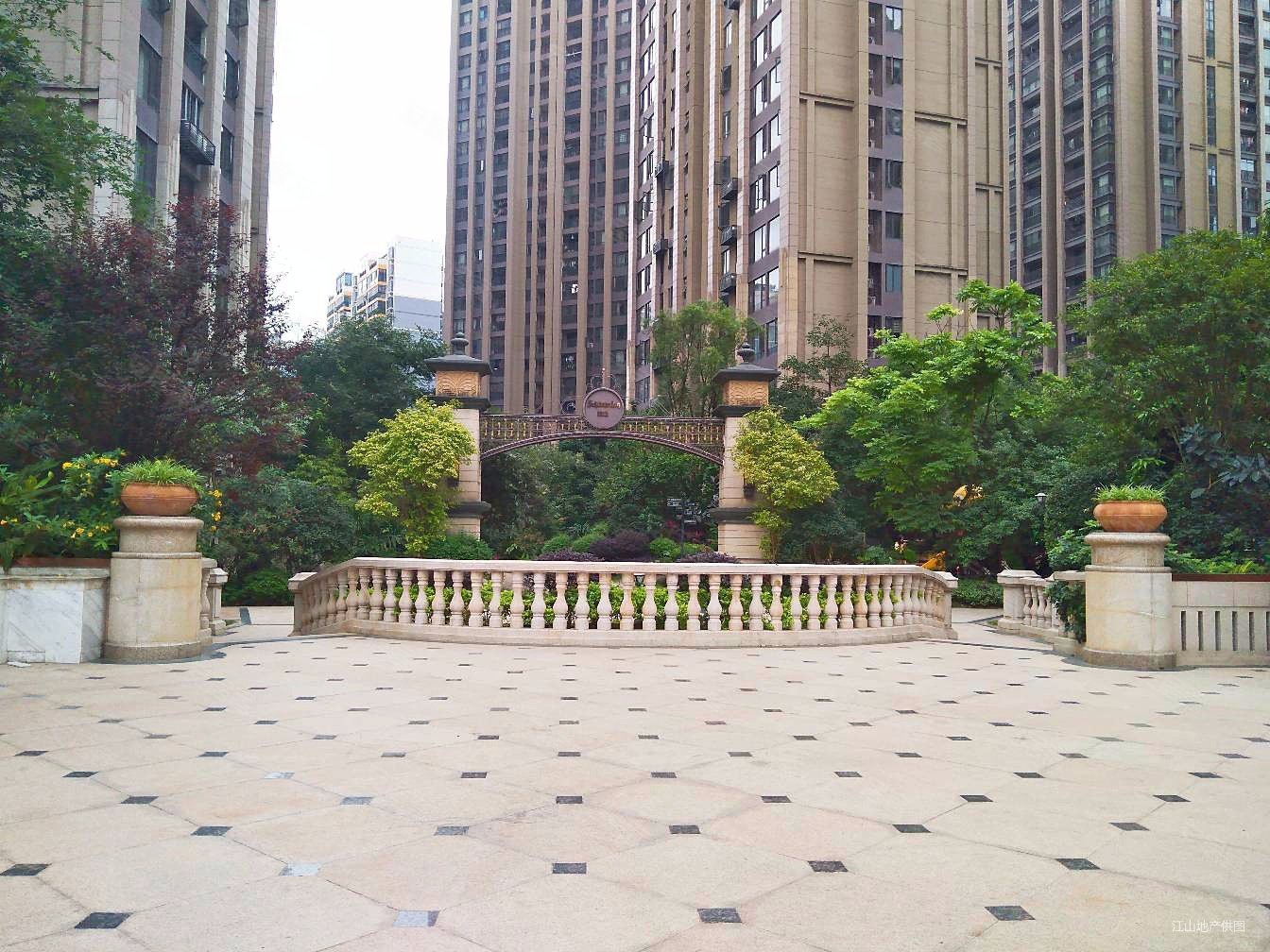 凤岭北美泉1612大平层四房两卫朝南毛坯现房新民中学