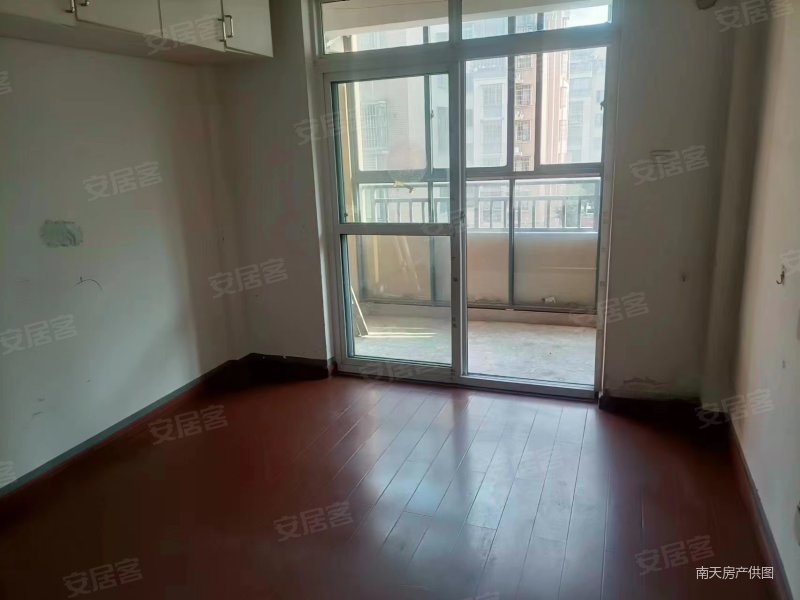 东钱湖 近地铁 交通便利 正南朝向 中间楼层采光好 板楼,景湖水岸小区